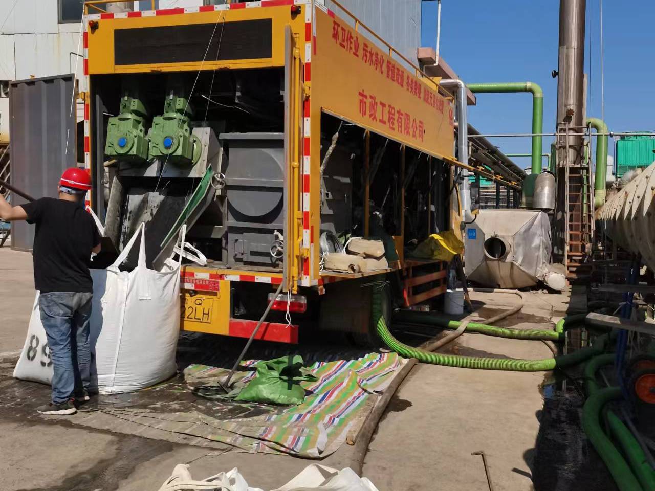 任城淤泥压干处理